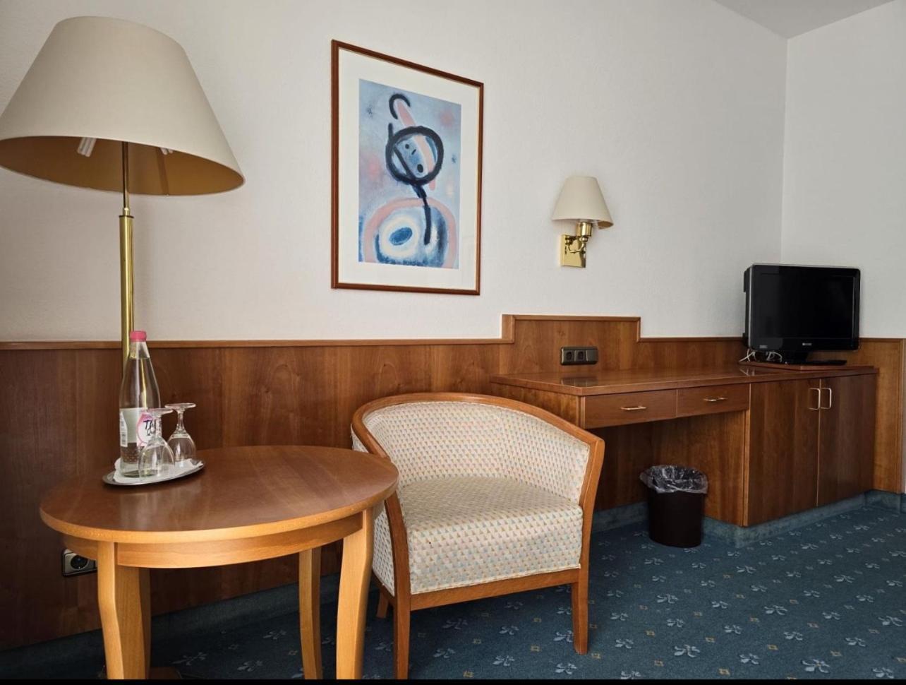 Pension De Lux Königsbrunn Exteriör bild